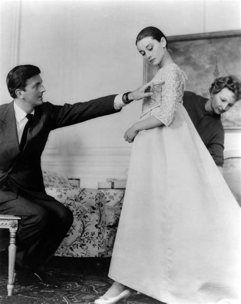 hubert de givenchy en audrey hepburn|hubert de givenchy fashion designer.